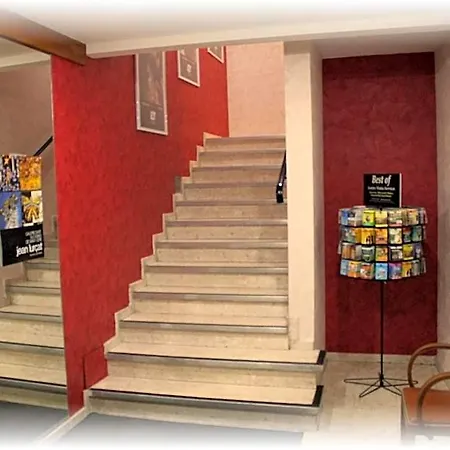 Du Touring 2* Saint-Céré